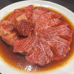 四谷三丁目 大衆焼肉 暴飲暴食 - 山盛りのヒレ(2人前)