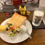 ふじ  - 料理写真:アイス白バラ牛乳500円+モーニングサービス(無料)