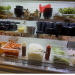 엉터리생고기 - キムチ、サンチュ、ネギ　豆もやしなども自由に。