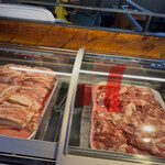 엉터리생고기 - お肉はロースと赤身の2種類。