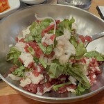 영천영화 - お肉とレタス、ご飯を混ぜます。