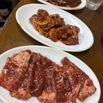 炭火焼肉ホルモン屋 - 料理写真: