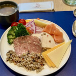 ガーデンキッチン かるめら - 一皿目　タンパク質をひたすら探しました