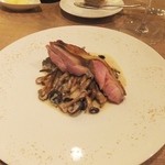 カラペティ・バトゥバ - 川俣シャモのロースト柳松茸と野生種エノキのフリカッセ