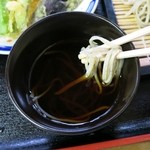 そば処 二松菴 - そばのつゆ
      