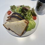 アルファ・ベータ・コーヒー・クラブ - モーニングセット（タマゴサンド）+アボカドトッピング