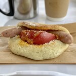 あおぞらカレーパン - 贅沢ウインナーとトマトのカレーフォカッチャ