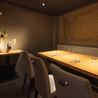 《個室》生花のある落ち着いた綺麗な空間で接待に最適です