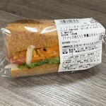 サミットストア - 料理写真:タンドリーチキンのバゲットサンド(266kcal)