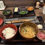 炭火焼干物定食 しんぱち食堂 - 料理写真: