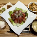 八幡麻婆 雅 - ローストビーフ丼(1,500円)