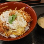 かつさと - 料理写真:チキンかつ丼(とん汁ランチ)