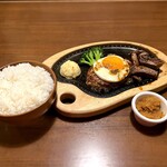 びっくりドンキー - 料理写真:ハンバーグ&コロコロステーキ S（150g）＋エッグトッピング＋ライス大盛り（2,180円）