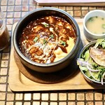 山ｃａｆｅ - ビーフシチューの石釜オムライス