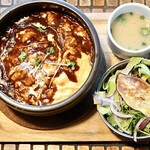 山ｃａｆｅ - ビーフシチューの石釜オムライス