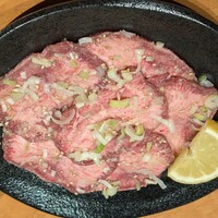 ホルモン焼肉 富や 栄店 - 