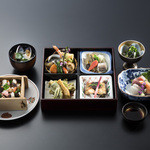 Shokado Bento (boxed lunch) (reservation required) from 5,000 yen (tax not included)