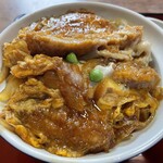 東京庵 - 『かつ丼(みそ汁・漬物付)』のかつ丼