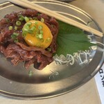 焼ジビエ 罠 神田 - 鹿ユッケ