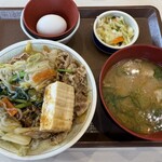 すき家 - 料理写真:月見すき焼き牛丼コンボ"中盛、追加で"豚汁"