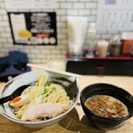 みつ星製麺所 - 人気No. 1の濃厚つけ麺