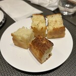 Mr.Porcino - 自家製フォカッチャ（食べ放題）