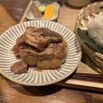 おにぎり こばち こめすけ - 軟骨入り角煮 ウマ〜