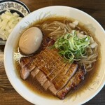 麺や一芯 - 料理写真:■【限定】燻製鶏しょうゆラーメン＋味玉＋玉ねぎ¥1,600