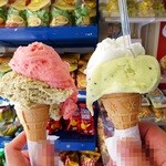 Bar Gelateria - Fontana di Trevi - 左：スイカとピスタチオ/右：レモンとキウイ