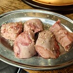 大衆ホルモン肉力屋 - 豚タン