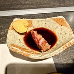 備長炭ステーキ炉　Sakai - 調味料には
深みある醤油にカラシも肉には合っていて