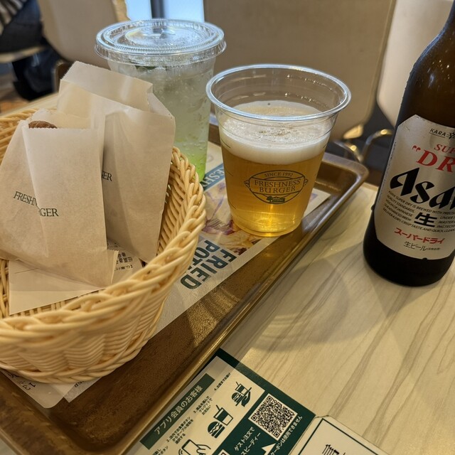 FRESHNESS BURGER Midosuji Honmachi Ten photo 2