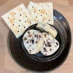 大衆立飲 もつ刺 すずき - レーズンバター