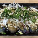 大衆立飲 もつ刺 すずき - 薬味にまみれてなすたたき