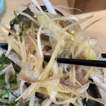 大衆立飲 もつ刺 すずき - 秘技、薬味でナス隠し