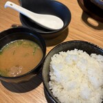 厳選和牛と季節料理 eio - ご飯、牛すじ味噌汁