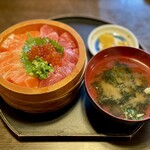 くいもん家 ふるさと - サーモンマグロ丼