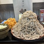 味奈登庵 武蔵小杉店 - もりそば富士山盛＋人参のかき揚げ