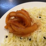 インド料理 スーリヤ - 玉ねぎアチャールはパプリカの赤さで辛味はほとんどありません