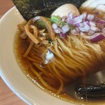 らぁめん一雫 - 熱々スープを保つ脂