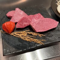 神戸 鉄板ステーキ いわさき - 神戸牛3種食べ比べ