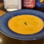 ピッツェリア トラットリア ダ オカピート - 赤海老の殻を使った冷製ビスク