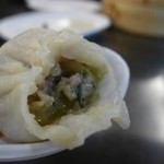 杭州小籠湯包 - 極上スープが溢れます。