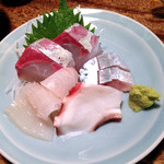 煮込 千成 - 刺身盛り1人前 ¥950（税別）