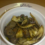 パスタビーノ - 2014*10砂肝のコンフィ。絶妙な柔らかさ。オリーブオイルをバケットにつけて食べる。