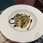 Fa Bene - アボカドとサーモンとチーズのマリネ