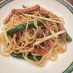 中国レストラン 桃花林 - 焼きそばはお肉も細ーく切ってあり、味が付けてありました。