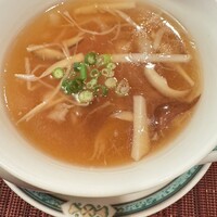 中国レストラン 桃花林 - フカヒレとキノコのスープ、熱々！