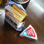 三島商店 - チーズ（￥７０）＆クラッカー（￥５０）