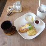 カフェ スクラッタ - フレンチトーストモーニング700円